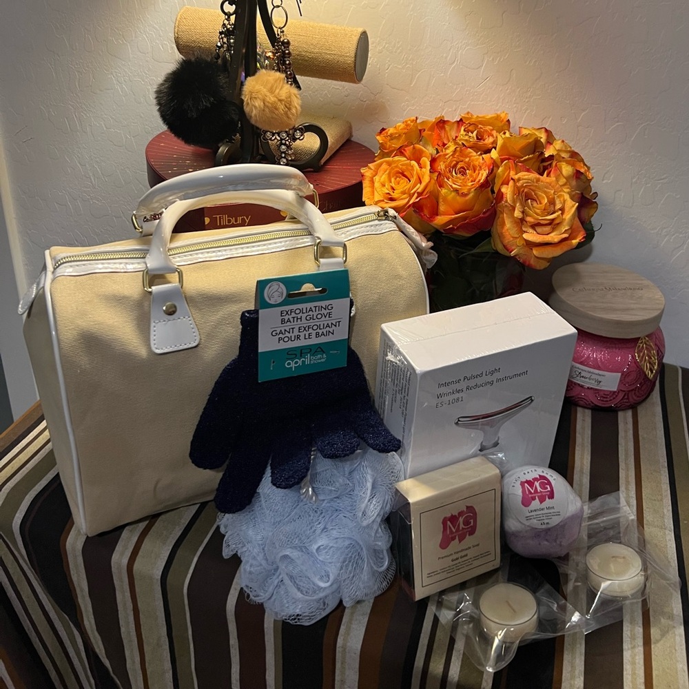 Face and Body Bundle w Intense Pulse light Wrinkle Reducing Instrument - Picture 3 of 13